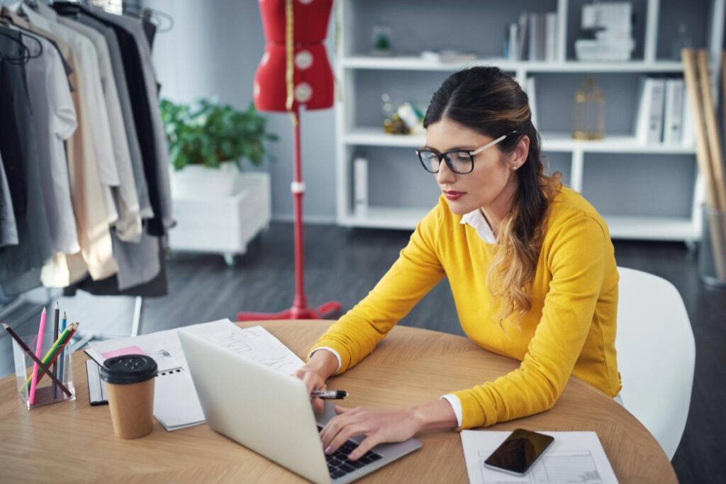 Windows 11 Pro – rekomendowany wybór dla notebooków biznesowych HP EliteBook 840 G11